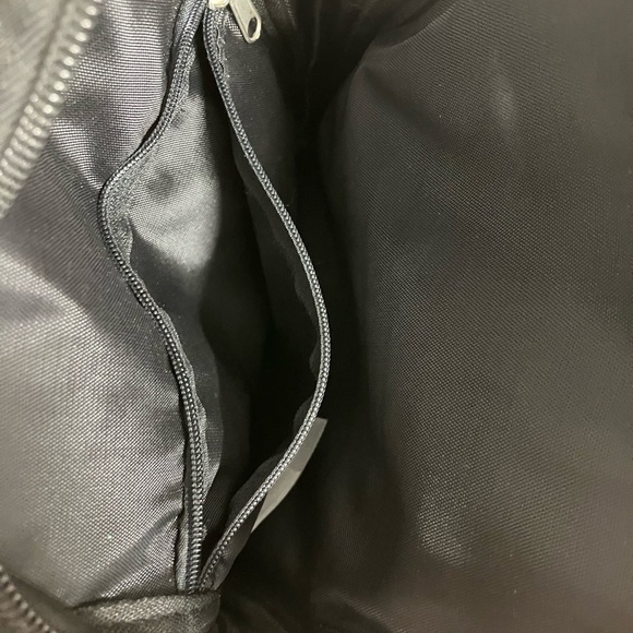 Pittsburgh Penguins Women’s Crossbody Bag, Black/Yellow/White, 8 1/2”x 10”, NHL - Picture 4 of 5